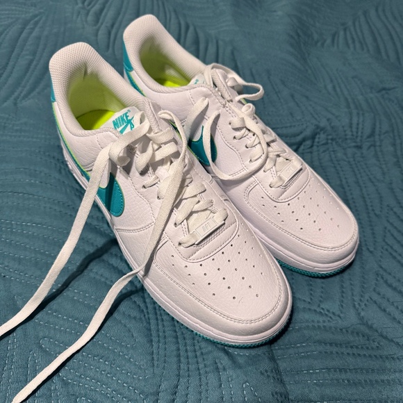 Nike shoes - Picture 1 of 6